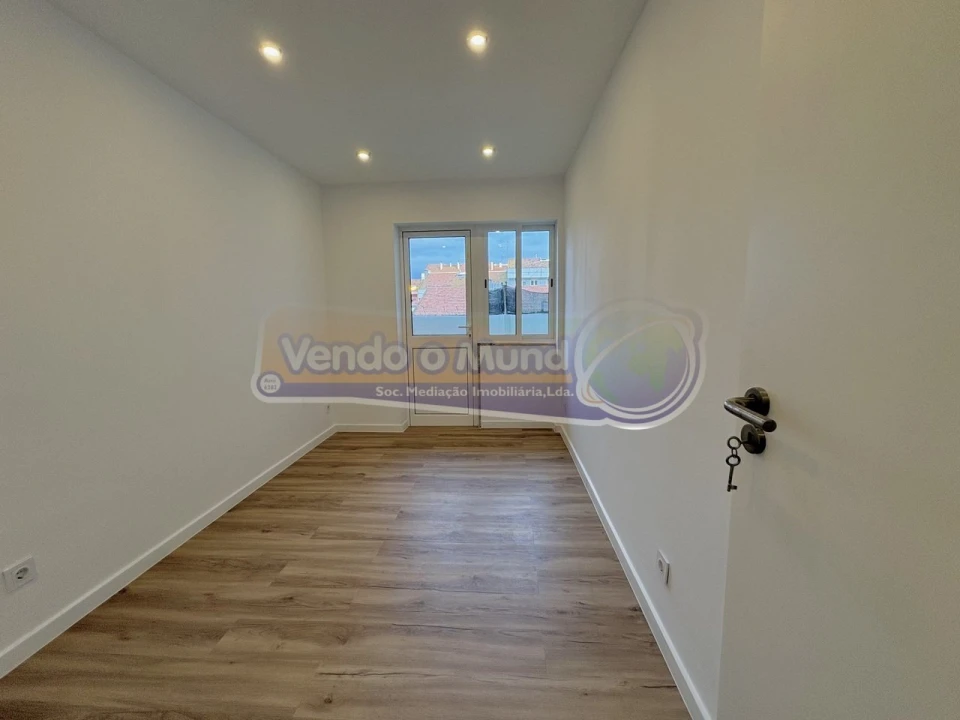 Apartamento T1 para Venda em Vila Franca de Xira Foto 5