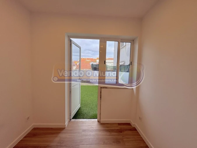 Apartamento T1 para Venda em Vila Franca de Xira Foto 7