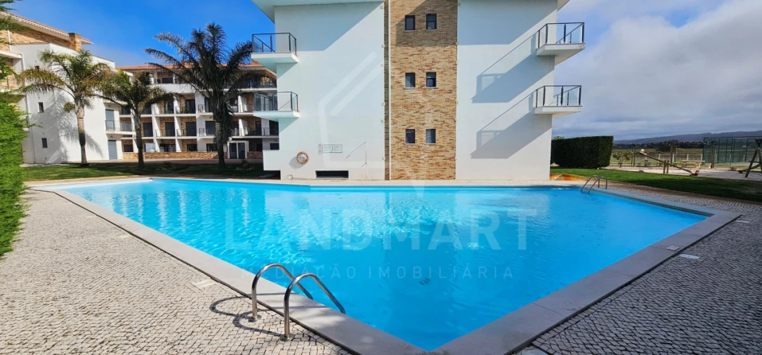 Apartamento T2 para Venda em São Martinho do Porto Foto 1