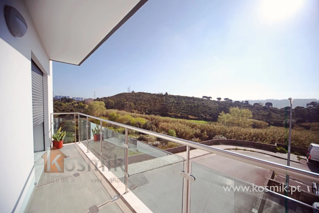 Apartamento T2 para Venda em Pontinha e Famões Foto 1