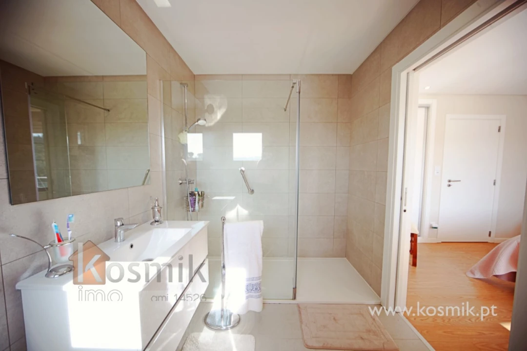 Apartamento T2 para Venda em Pontinha e Famões Foto 34