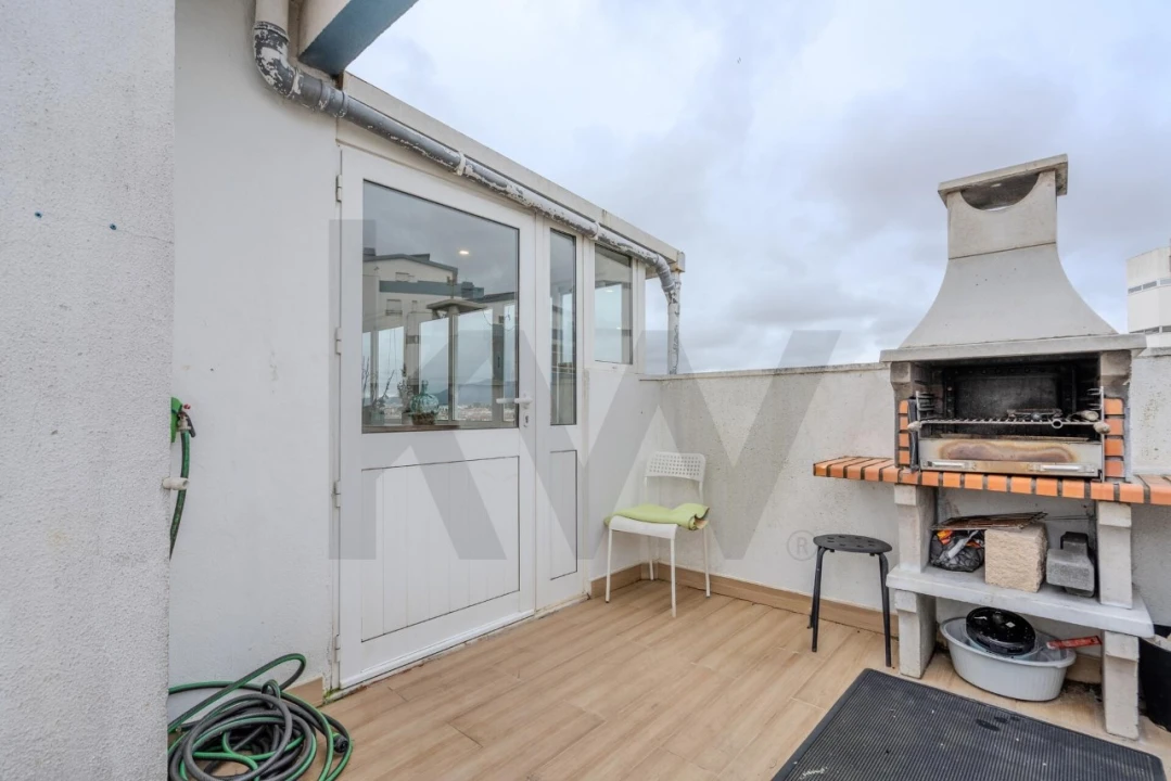 Apartamento T2 para Venda em Rio de Mouro Foto 12