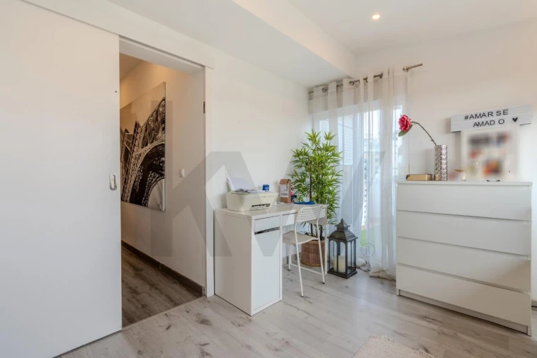 Apartamento T2 para Venda em Rio de Mouro Foto 33