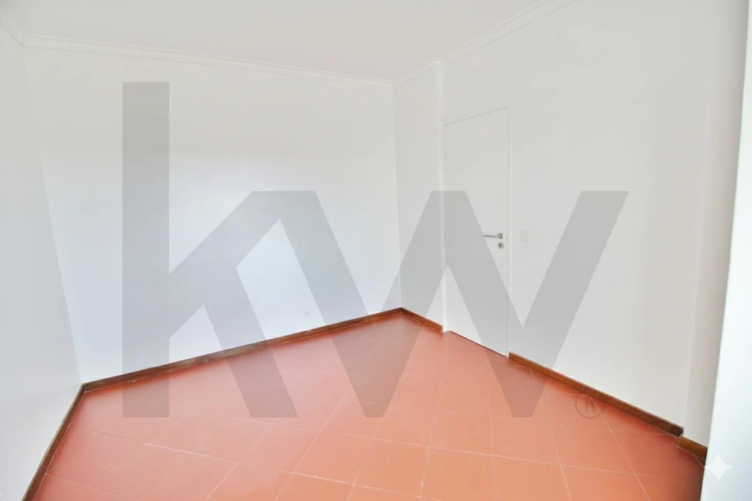 Apartamento T1 para Venda em Carcavelos e Parede Foto 10