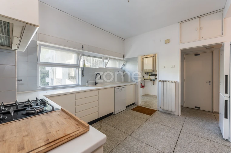 Apartamento T4 para Arrendamento em Ramalde Foto 9