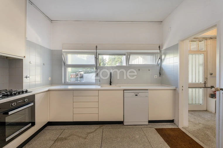 Apartamento T4 para Arrendamento em Ramalde Foto 10