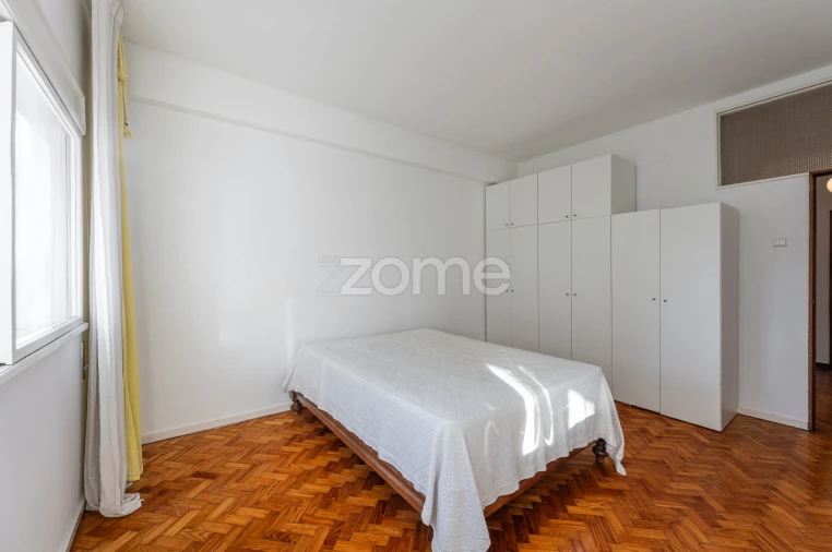 Apartamento T4 para Arrendamento em Ramalde Foto 30