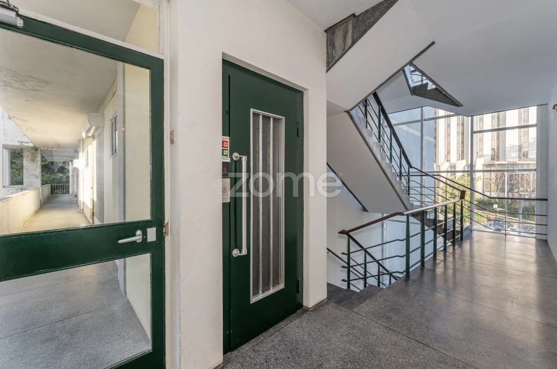 Apartamento T4 para Arrendamento em Ramalde Foto 4