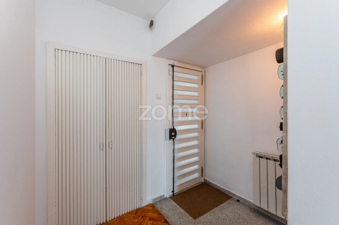Apartamento T4 para Arrendamento em Ramalde Foto 6