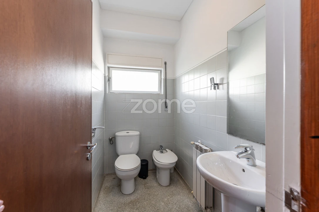 Apartamento T4 para Arrendamento em Ramalde Foto 15