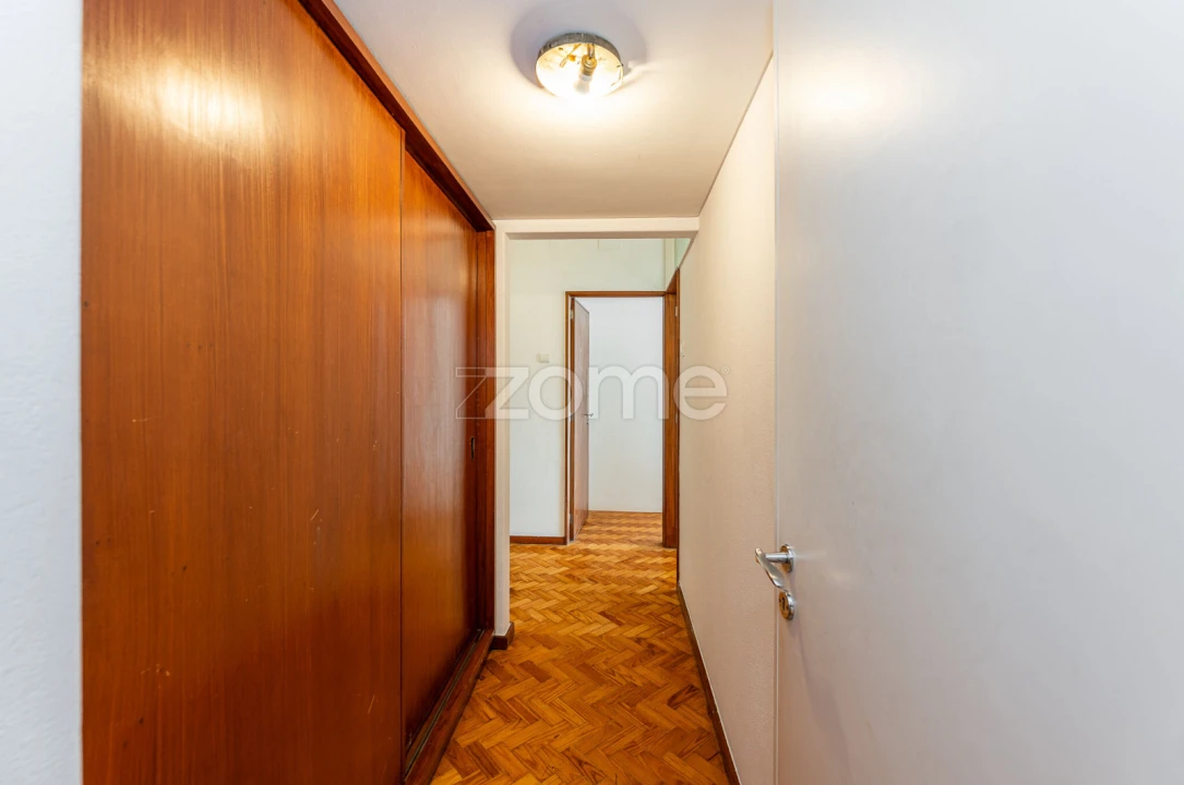 Apartamento T4 para Arrendamento em Ramalde Foto 27