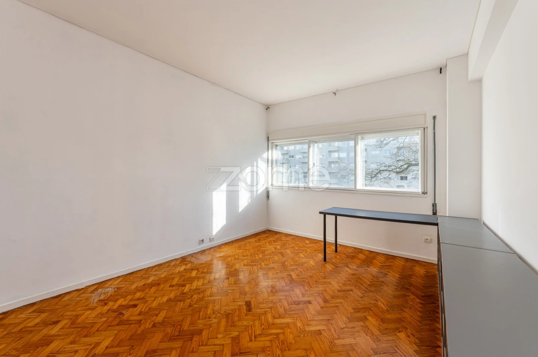 Apartamento T4 para Arrendamento em Ramalde Foto 31