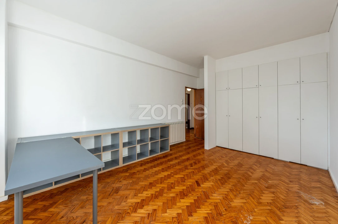 Apartamento T4 para Arrendamento em Ramalde Foto 32