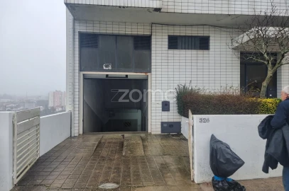 Terreno Comércio / Armazém para Venda em Gondomar (São Cosme), Valbom e Jovim
