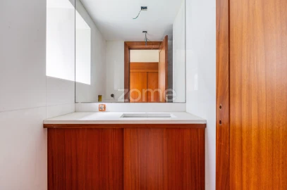 Apartamento T3 para Venda em Lordelo do Ouro e Massarelos