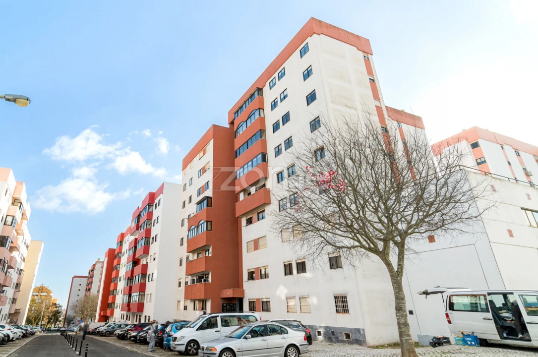 Apartamento T3 para Arrendamento em São Domingos de Rana Foto 17