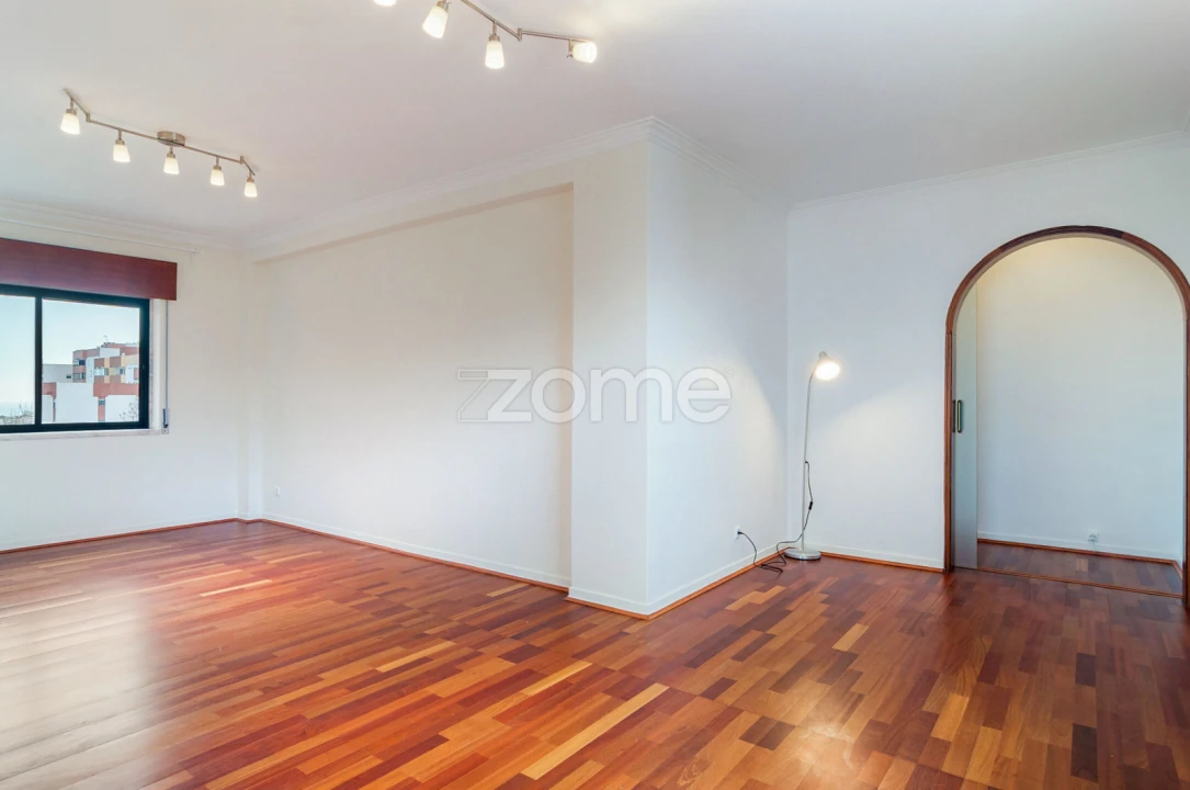 Apartamento T3 para Arrendamento em São Domingos de Rana Foto 2