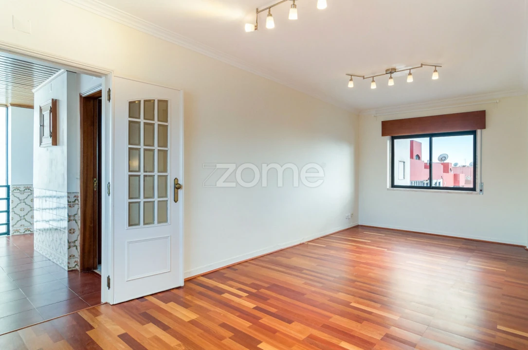 Apartamento T3 para Arrendamento em São Domingos de Rana Foto 3