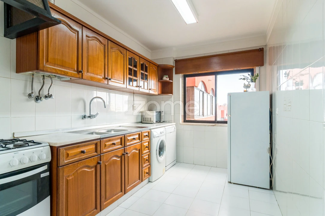 Apartamento T3 para Arrendamento em São Domingos de Rana Foto 4