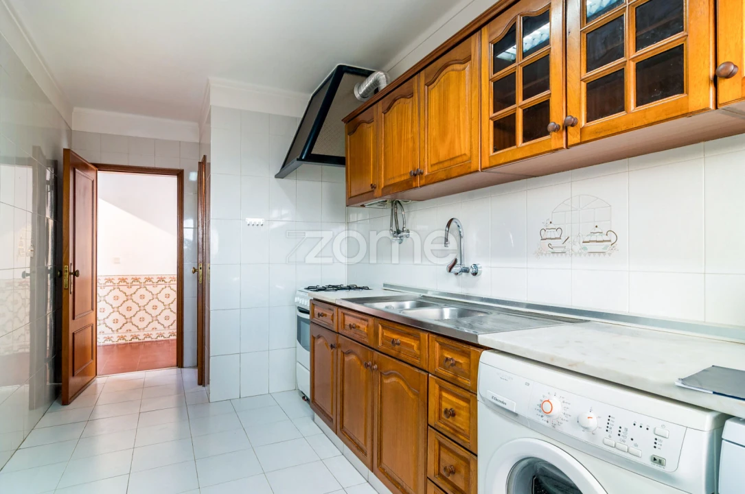 Apartamento T3 para Arrendamento em São Domingos de Rana Foto 5