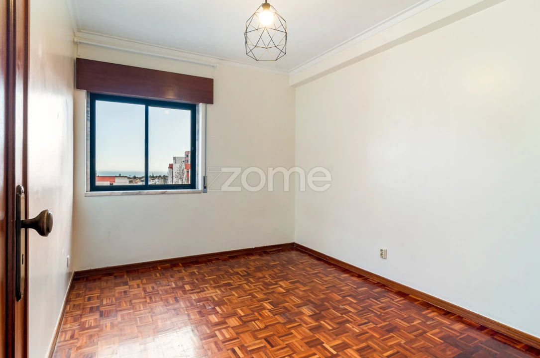 Apartamento T3 para Arrendamento em São Domingos de Rana Foto 6