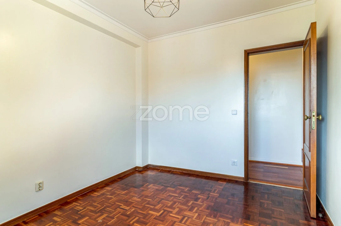 Apartamento T3 para Arrendamento em São Domingos de Rana Foto 8