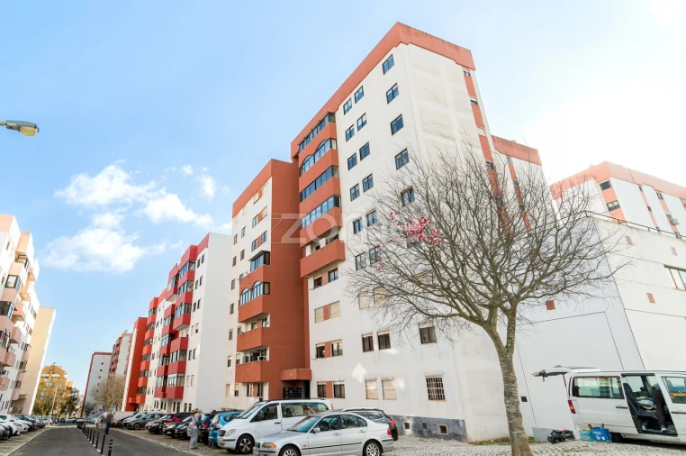 Apartamento T3 para Arrendamento em São Domingos de Rana Foto 17