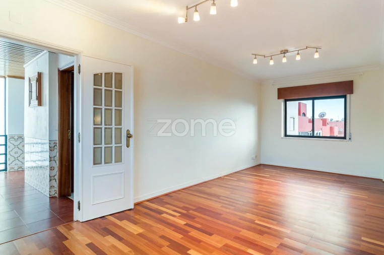 Apartamento T3 para Arrendamento em São Domingos de Rana Foto 3