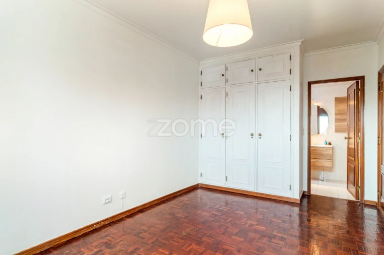 Apartamento T3 para Arrendamento em São Domingos de Rana Foto 10