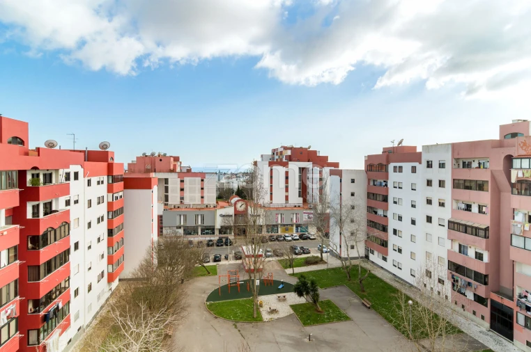 Apartamento T3 para Arrendamento em São Domingos de Rana Foto 1