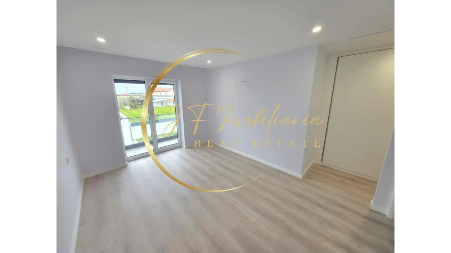 Moradia T4 para Venda em Aradas Foto 30