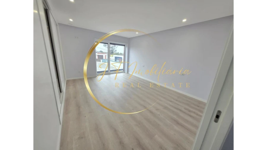 Moradia T4 para Venda em Aradas Foto 39