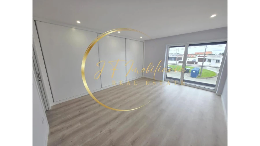 Moradia T4 para Venda em Aradas Foto 38