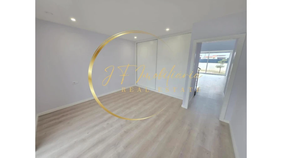 Moradia T4 para Venda em Aradas Foto 25