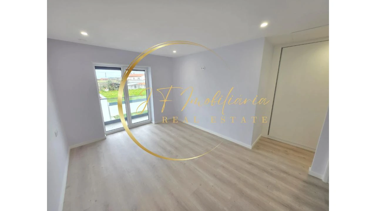 Moradia T4 para Venda em Aradas Foto 30