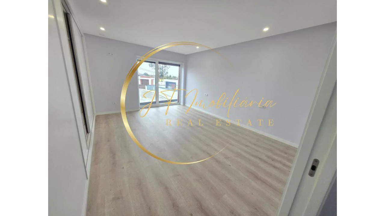 Moradia T4 para Venda em Aradas Foto 39