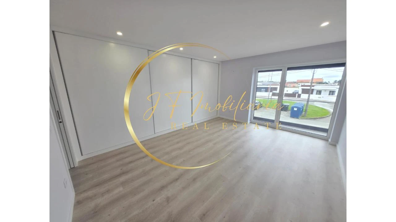 Moradia T4 para Venda em Aradas Foto 38