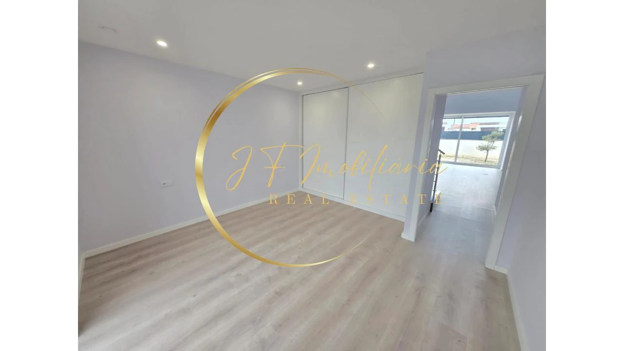 Moradia T4 para Venda em Aradas Foto 25