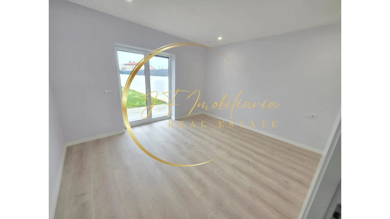 Moradia T4 para Venda em Aradas Foto 24