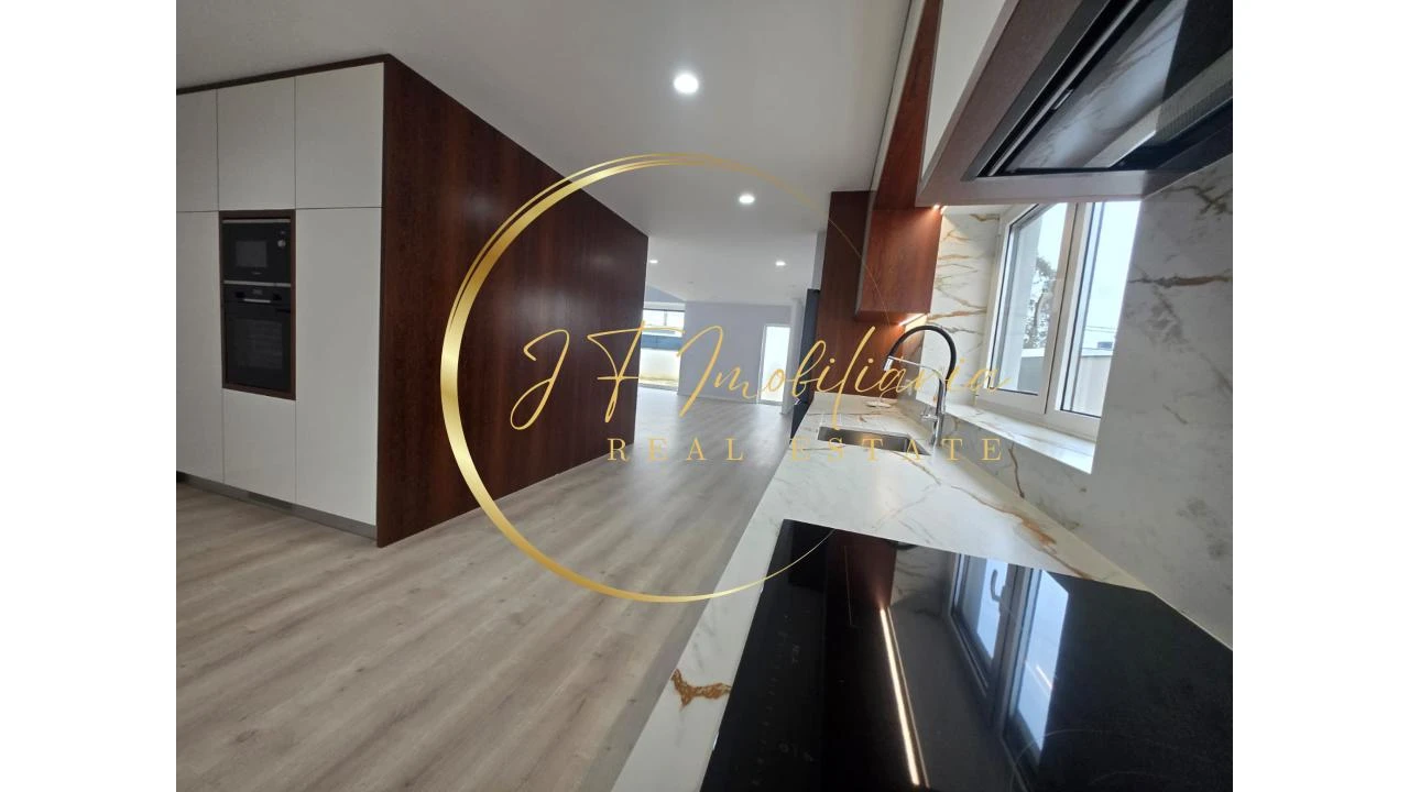 Moradia T4 para Venda em Aradas Foto 17