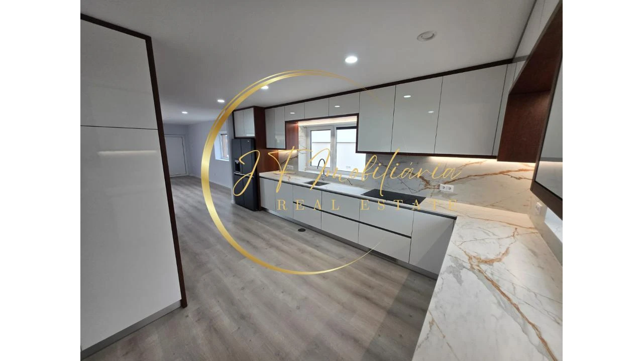 Moradia T4 para Venda em Aradas Foto 19