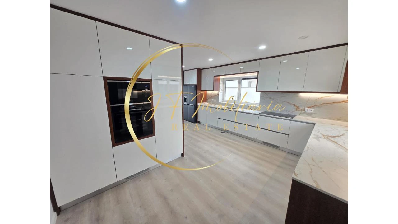 Moradia T4 para Venda em Aradas Foto 20