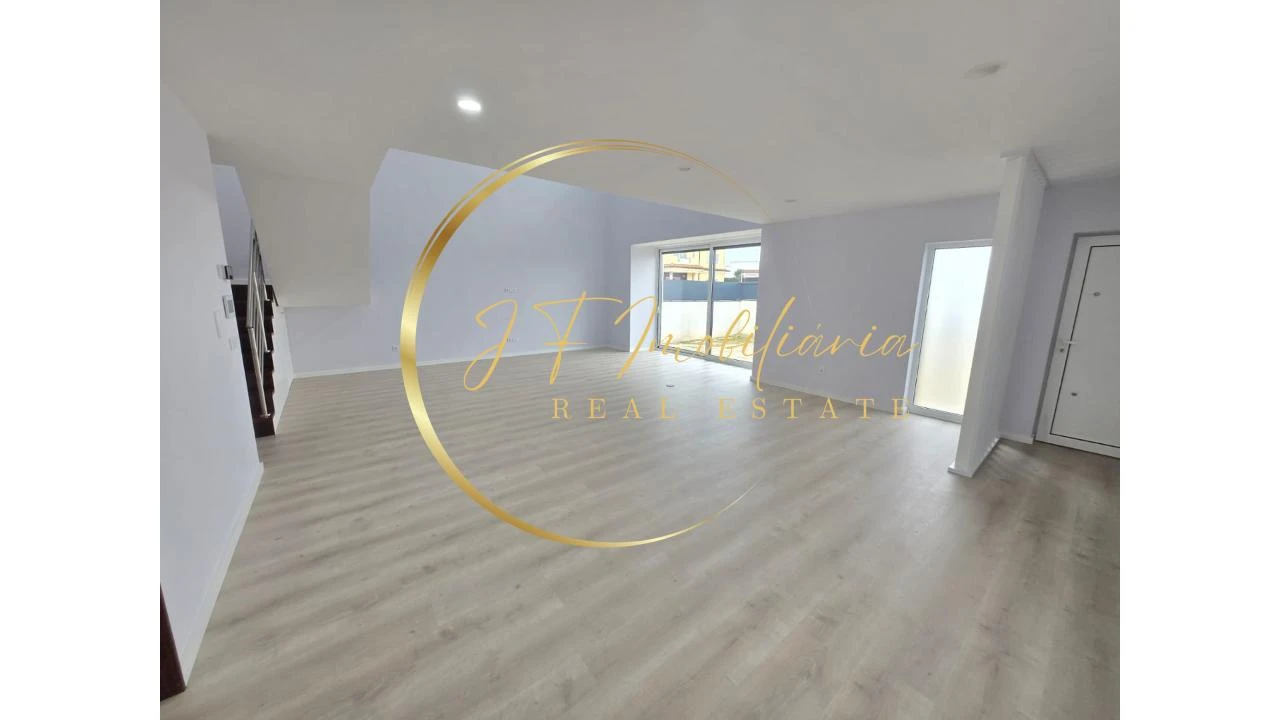 Moradia T4 para Venda em Aradas Foto 10