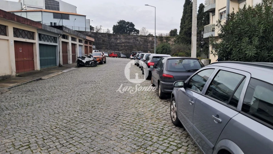 Apartamento T1 para Venda em Oliveira do Douro Foto 11