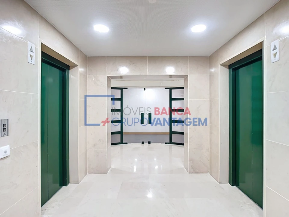 Escritório para Arrendamento em São Domingos de Benfica Foto 3