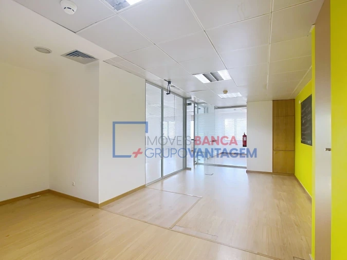 Escritório para Arrendamento em São Domingos de Benfica Foto 10