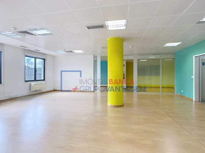 Escritório para Arrendamento em São Domingos de Benfica Foto 4