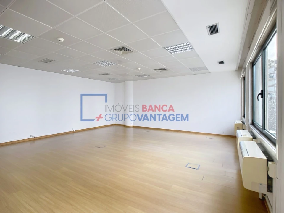 Escritório para Arrendamento em São Domingos de Benfica Foto 6