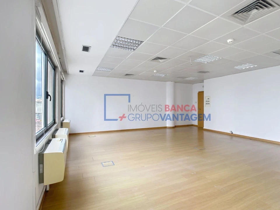 Escritório para Arrendamento em São Domingos de Benfica Foto 7