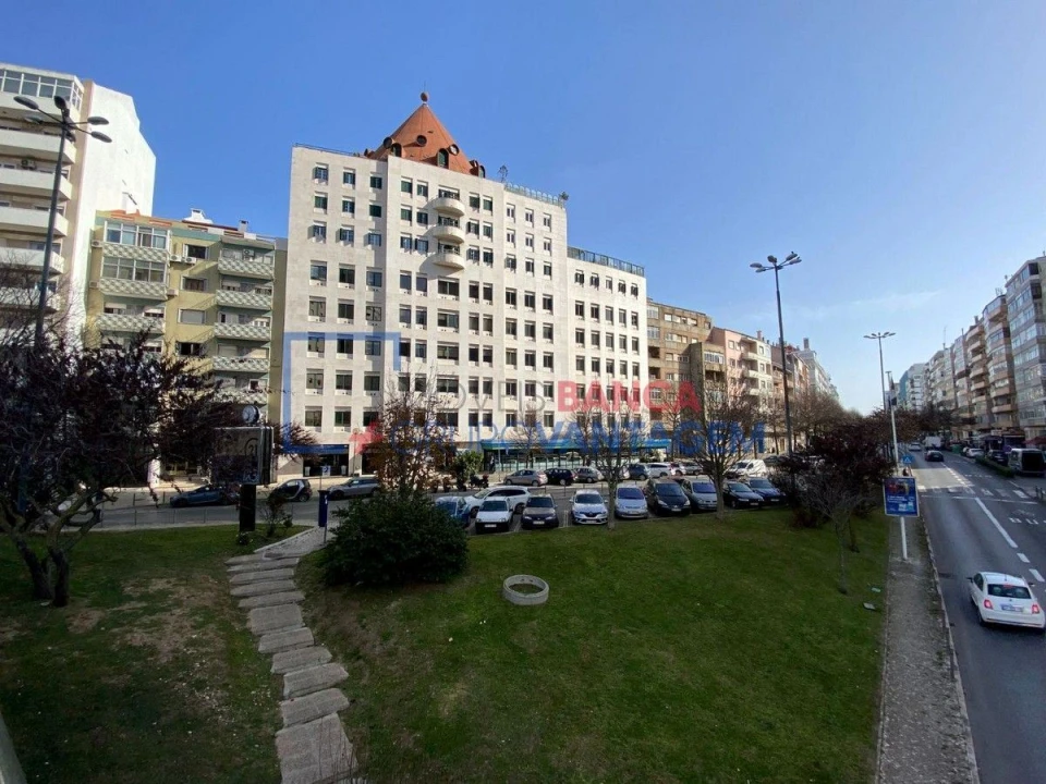 Escritório para Arrendamento em São Domingos de Benfica Foto 2